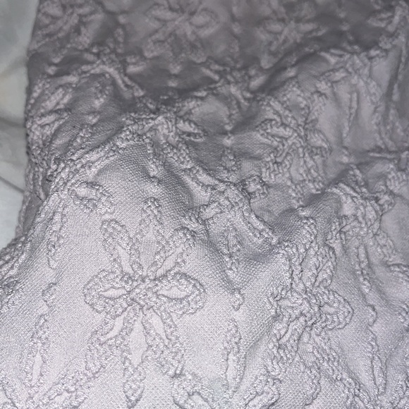 Tank top embroidered with flowers - Picture 2 of 3